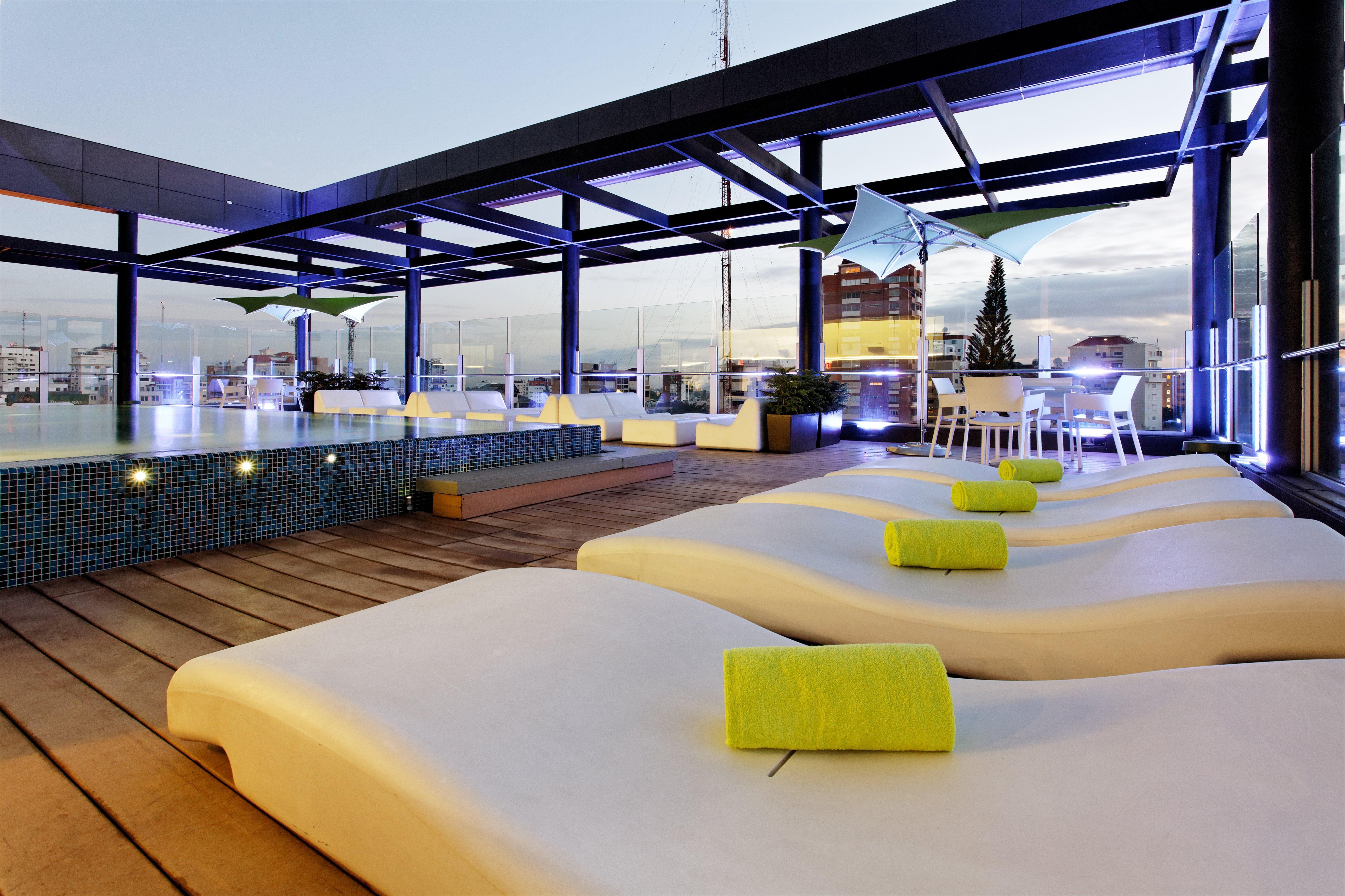 Holiday Inn Santo Domingo By Ihg Luaran gambar The rooftop pool at the hotel