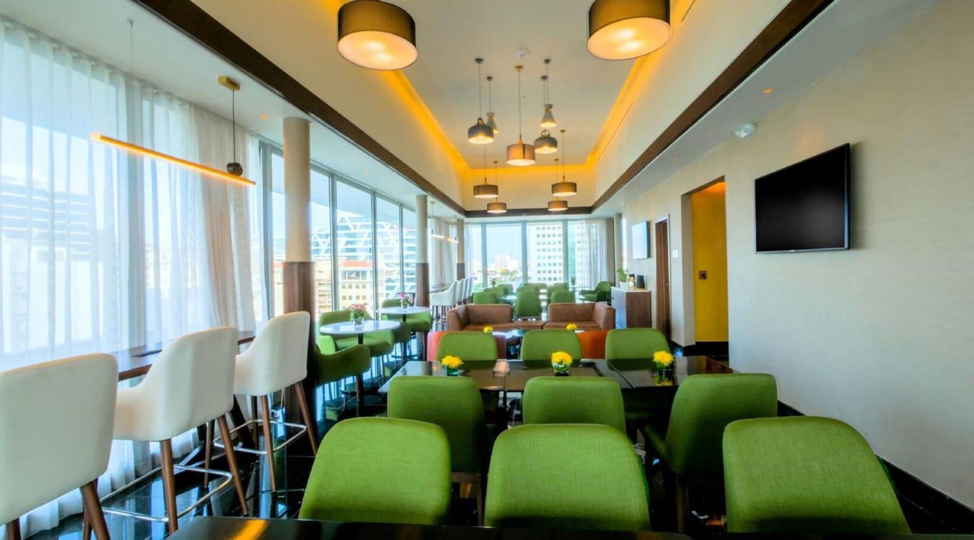 Holiday Inn Santo Domingo By Ihg Luaran gambar The lounge at the airport